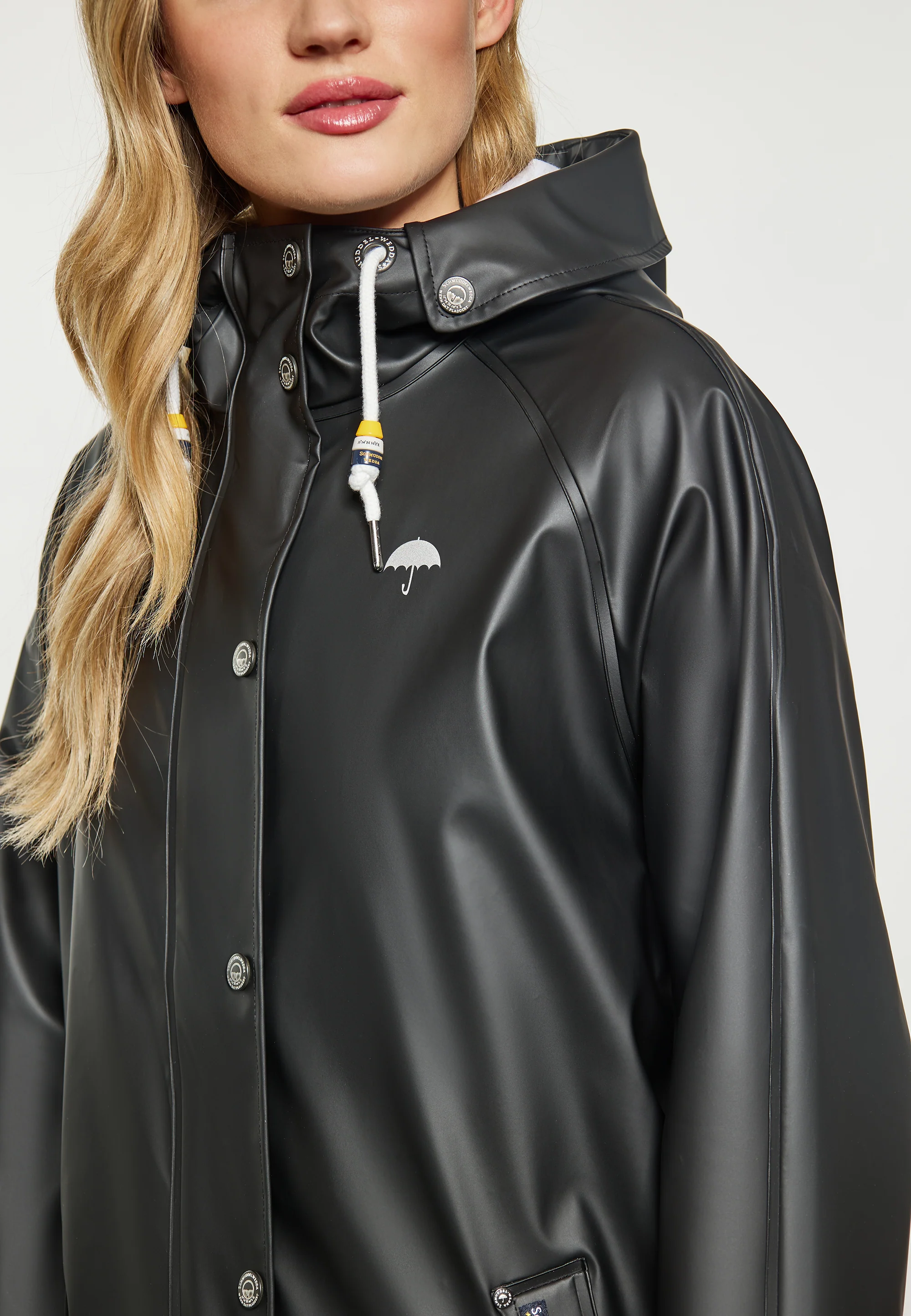 Schmuddelwedda Women's Raincoat - Image 5